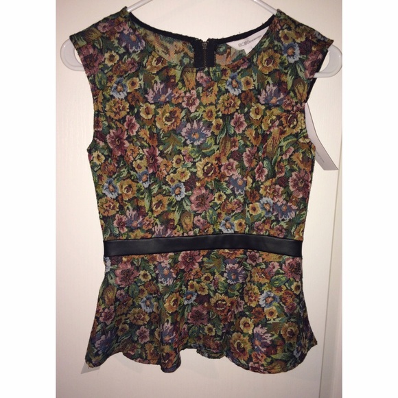 BCBG knit top