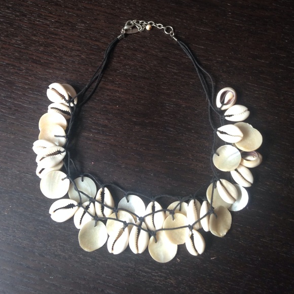 NY&Co Shell Necklace