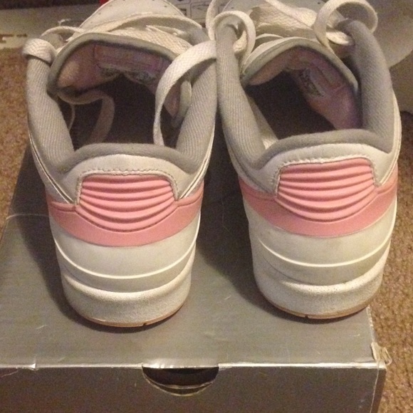 2005 low top 2s size 4 - Picture 2 of 3