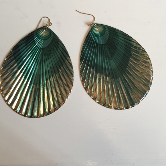 Peacock plastic earrings - Picture 1 of 2