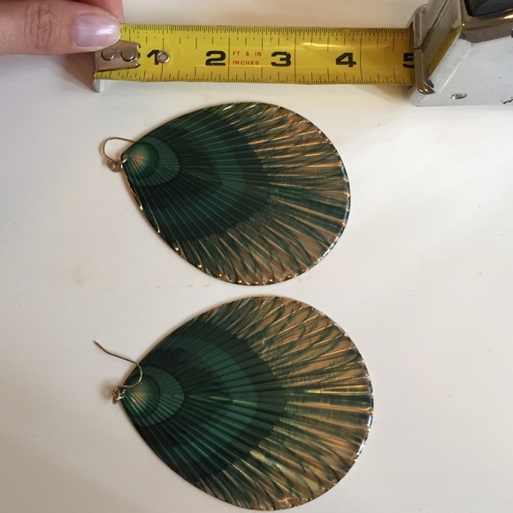 Peacock plastic earrings - Picture 2 of 2