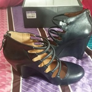 MRKT LEATHER BLACK  WEDGE SHOES SIZE 6