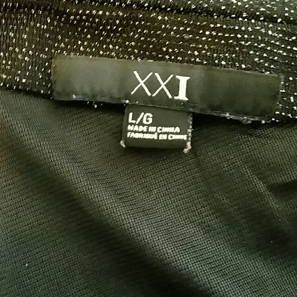 One sleeved black dress - Picture 3 of 3