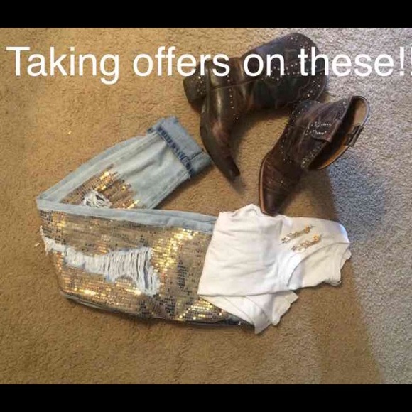 Gold sequence distressed Jean