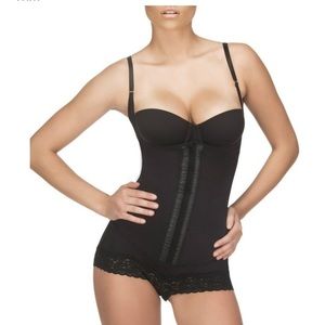 Hour glass shape wear color Nude