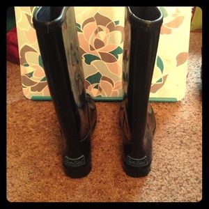 Rain boots only worn a few times! ☔️💧