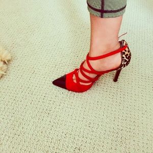 Pour la victorie shoes. Red and animal