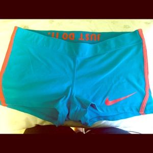 Turquoise and orange Nike spandex 💙