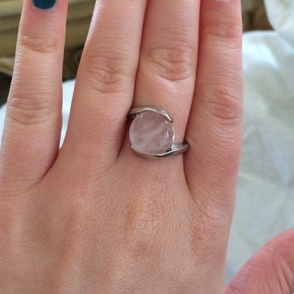 Jewelry - Darling Pink Stone Similar To Rose Quartz 💗