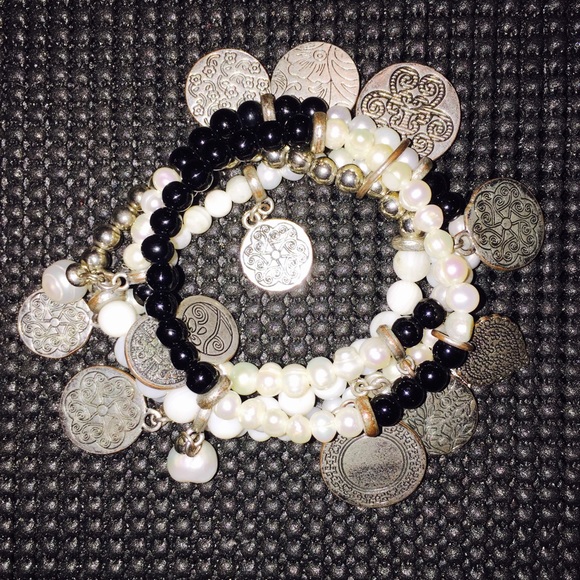 Jewelry - 🎁Beaded stretch charm bracelet