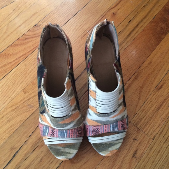 Limited Edition ALDO Aztec Wedges
