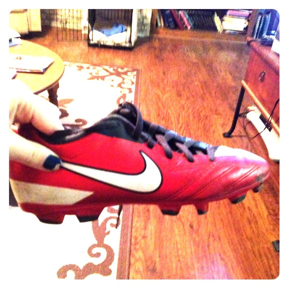 Brand New Nike Soccer Cleats ⚽️👟❤️ - Picture 1 of 4