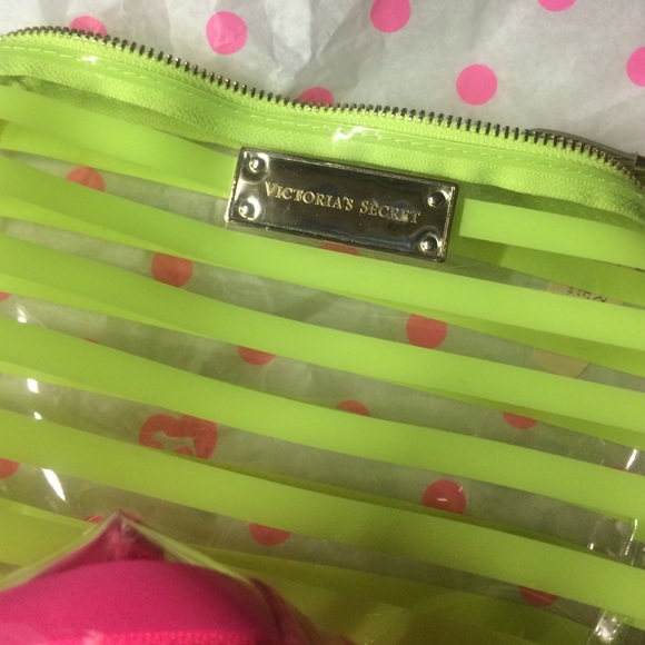 Set of 2 victoria's Secret makeup bags💓💓💓 - Picture 3 of 3