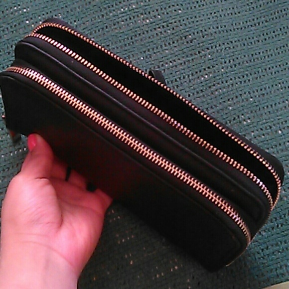black double zipped wallet.