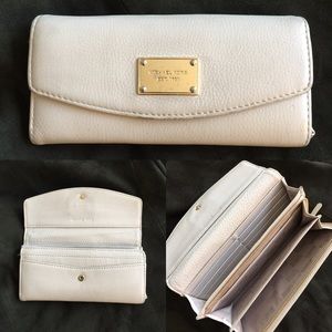 Michael Kors Continental Wallet - fit 6+