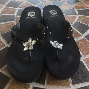 Yellow Box Black Flip Flops With Flower
