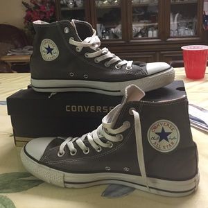 Gray high top converse