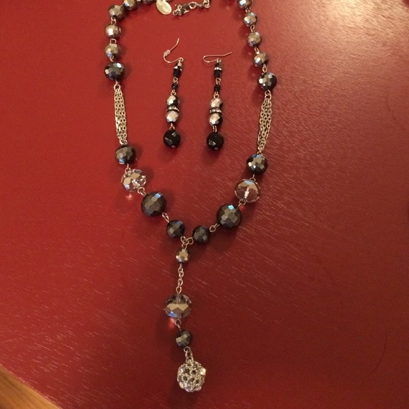 Necklace and earring set
