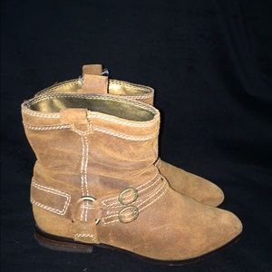 Camel suede boots by Array