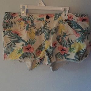 Topical print shorts