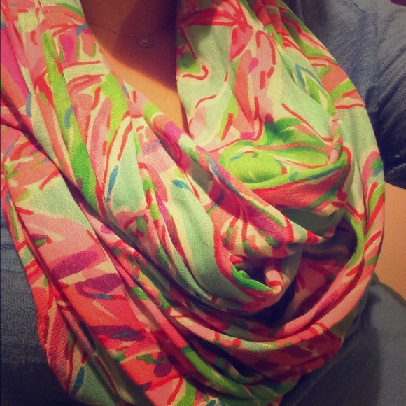Lilly Pulitzer Riley infinity scarf "In the Vias"