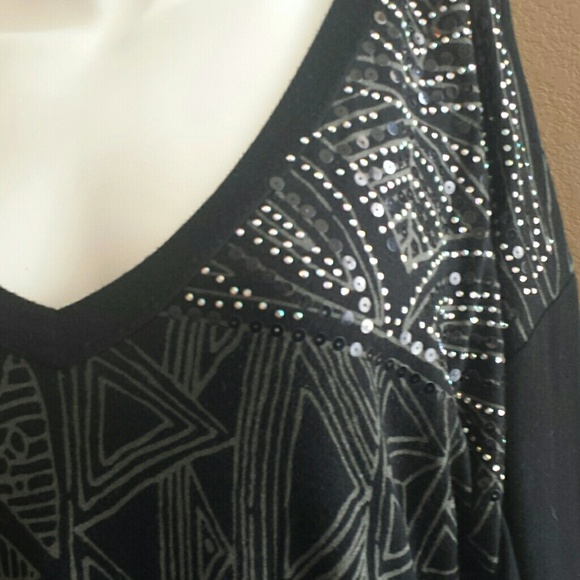 Black top - Picture 3 of 3