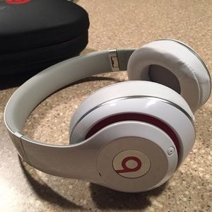 Beats by dr. dre - WIRELESS