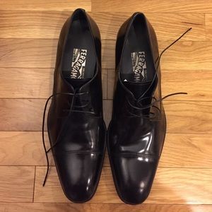 Salvatore Ferragamo cap toe Oxford shoes-men's