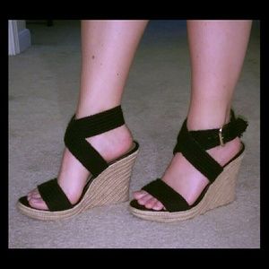Sale! Cute black wrap wedges!