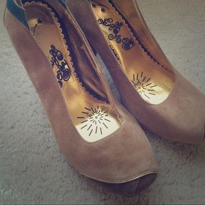 Dark green, brown, tan with gold heels