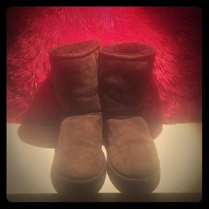 Brown classic short size 7 Australia uggs