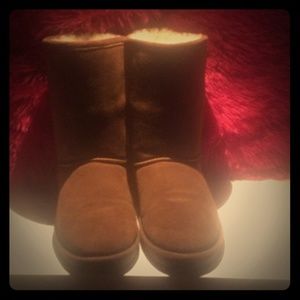 Light brown size 8 bear paw winter boots
