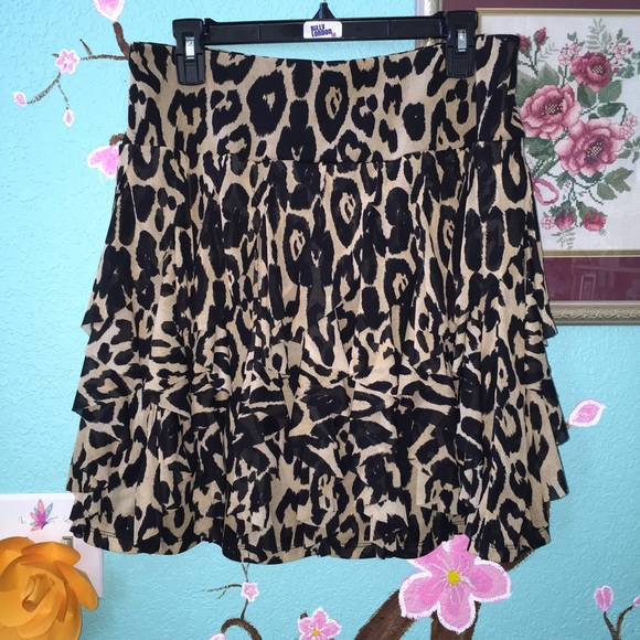 Leopard print skirt. Size L