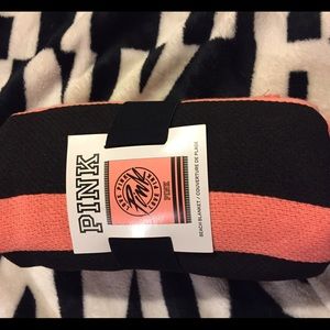 VS PINK blanket 💕