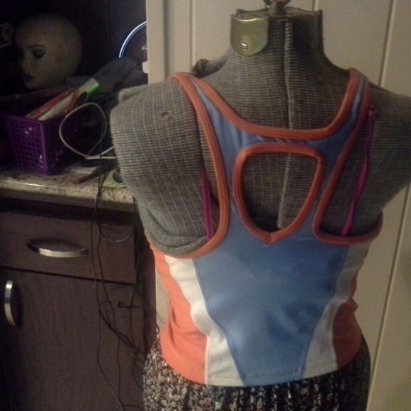 NIKE athletic top szMedium - Picture 3 of 4