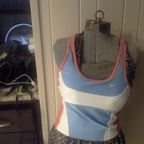 NIKE athletic top szMedium - Picture 4 of 4