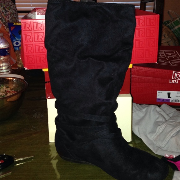 Black swede boots