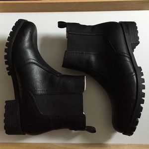 H&M Black ankle laceless combat boot w/ faux fur