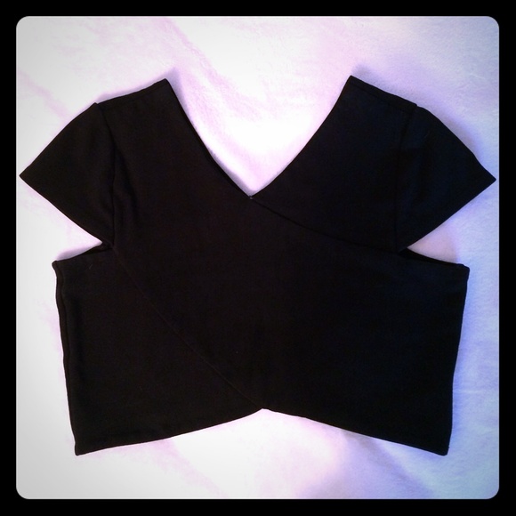 Rolla Coaster Tops - Black half-sleeve crop top! 💄