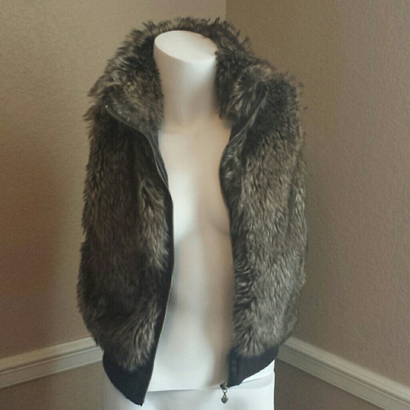 Furry vest - Picture 3 of 3