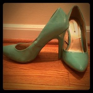 High heeled pumps