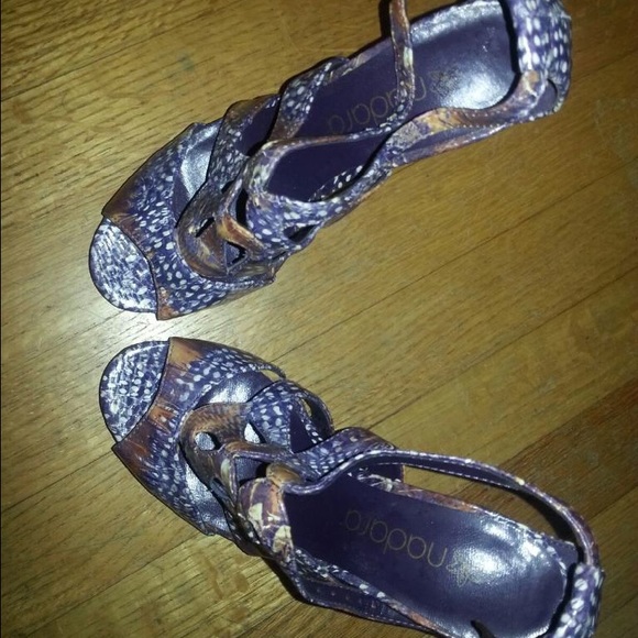 Heels - Picture 2 of 2