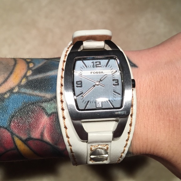 Women's Fossil Watch - Picture 2 of 4