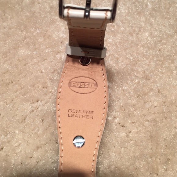 Women's Fossil Watch - Picture 3 of 4
