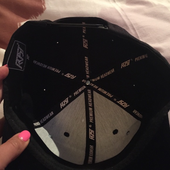 Sold! CROC SnapBack hat - Picture 3 of 3