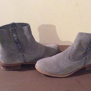 These are blue gray ankle high boots from Report.