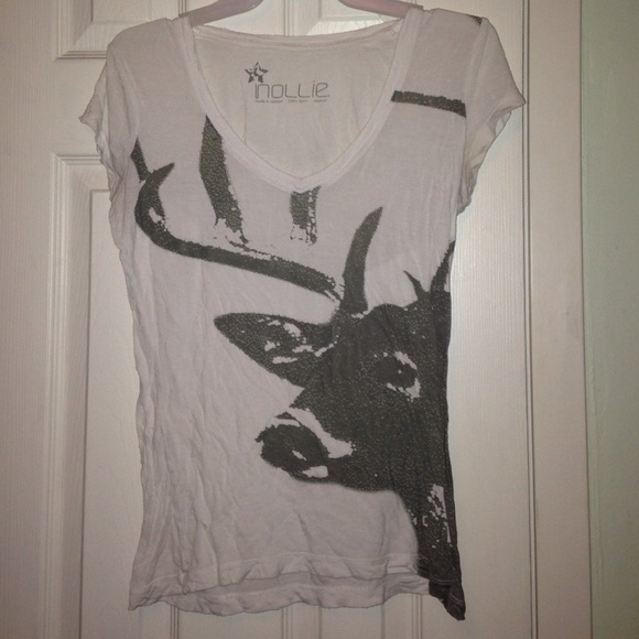 White v-neck with deer on it