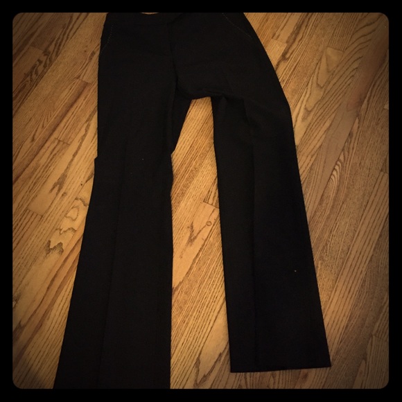 Elie Tahari black pant with stitching on pockets