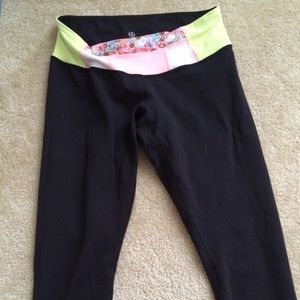 VGUC Lululemon Wunder Under Crops Size 8