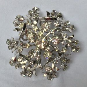 WHAT A STEAL Gorgeous sparkly vintage brooch